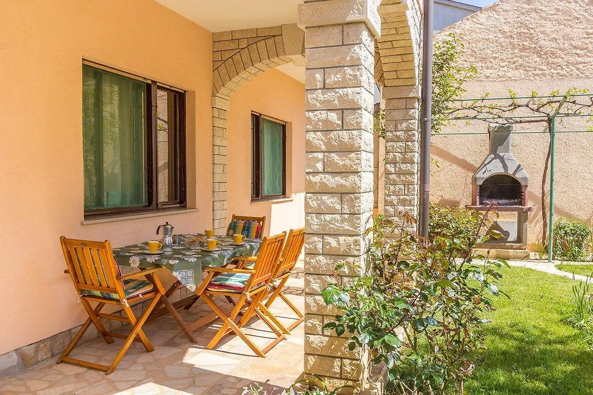 Apartment Ljuba بولا كرواتيا