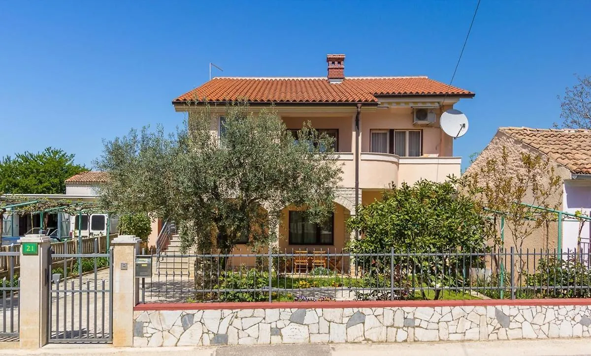 Apartment Ljuba بولا