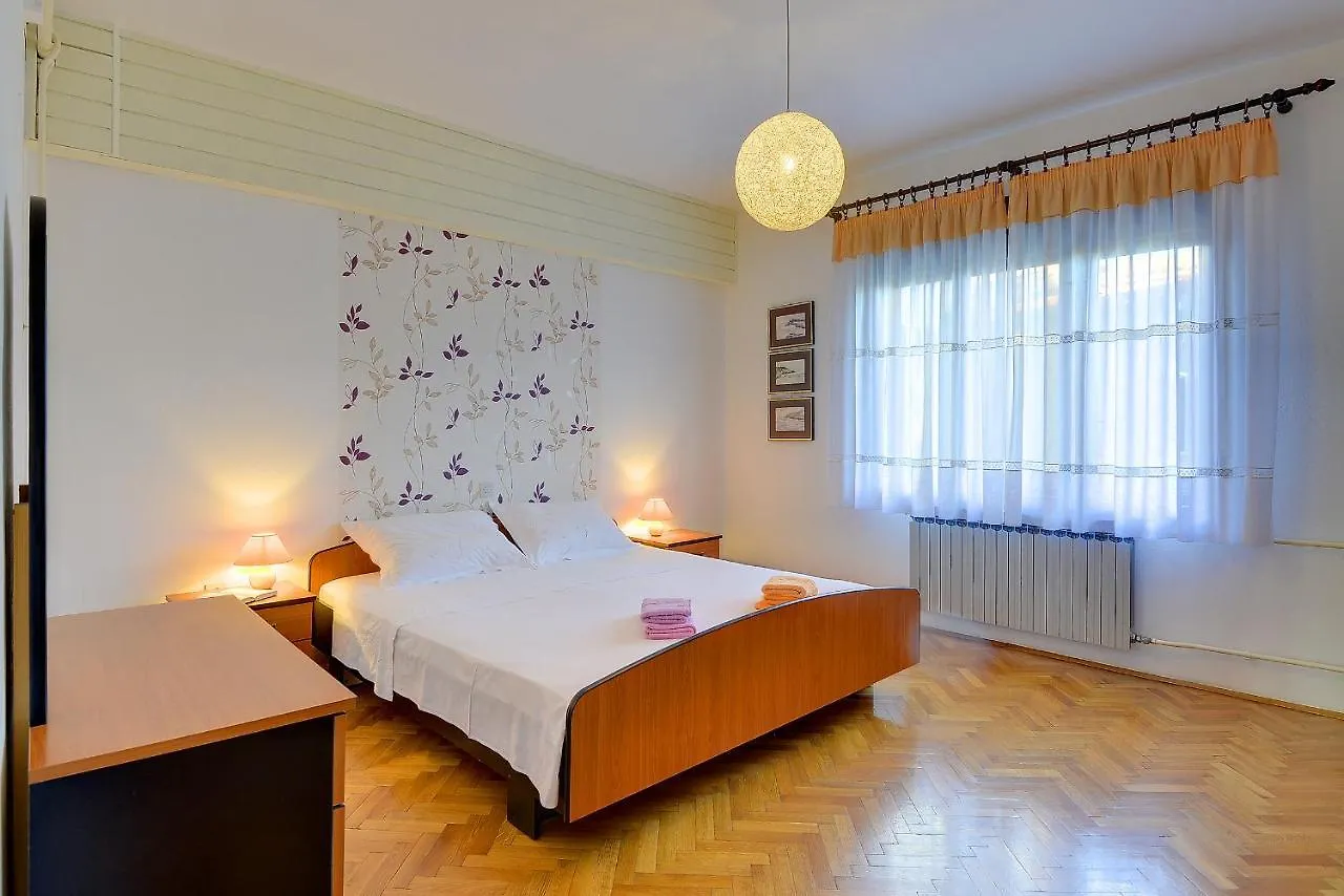 Apartment Ljuba بولا
